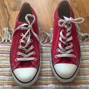 Converse Shoes - Converse low top in Red Converse Shoes - Converse low top in Red